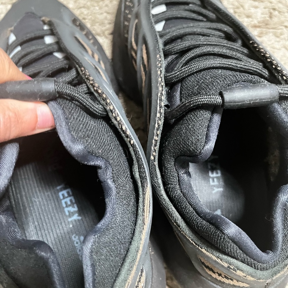 Clay brown v3 Yeezy 700 - Picture 6 of 7